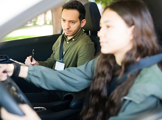 Con calma, práctica y el coche adecuado, el carnet de conducir dejará de ser un reto para convertirse en el inicio de una vida llena de nuevas rutas y experiencias al volante.
